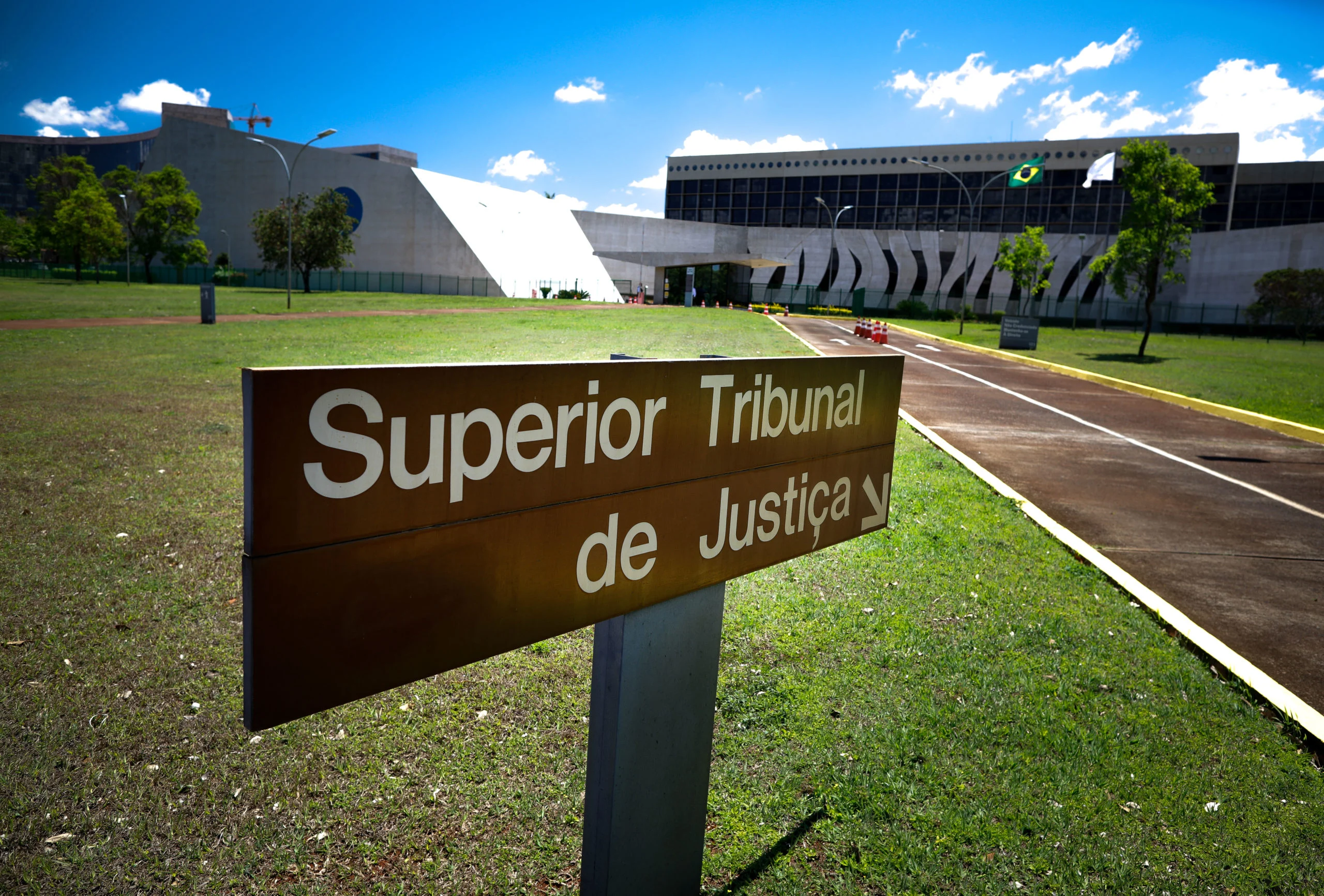 STJ anula provas obtidas em ‘abordagem ilegal’ contra traficante