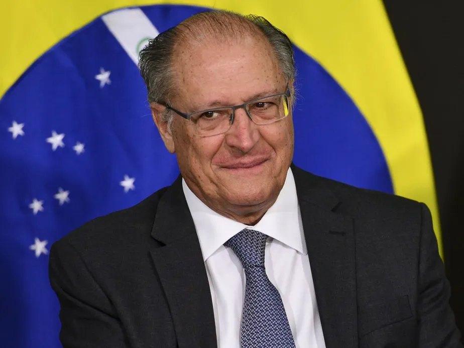 Alckmin volta a criticar Selic e afirma que juros estão “escandalosos”