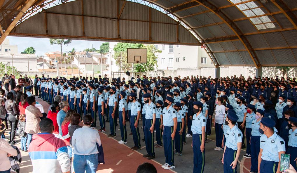 Governo Lula decide encerrar programa de escolas cívico-militares, implementado por Bolsonaro