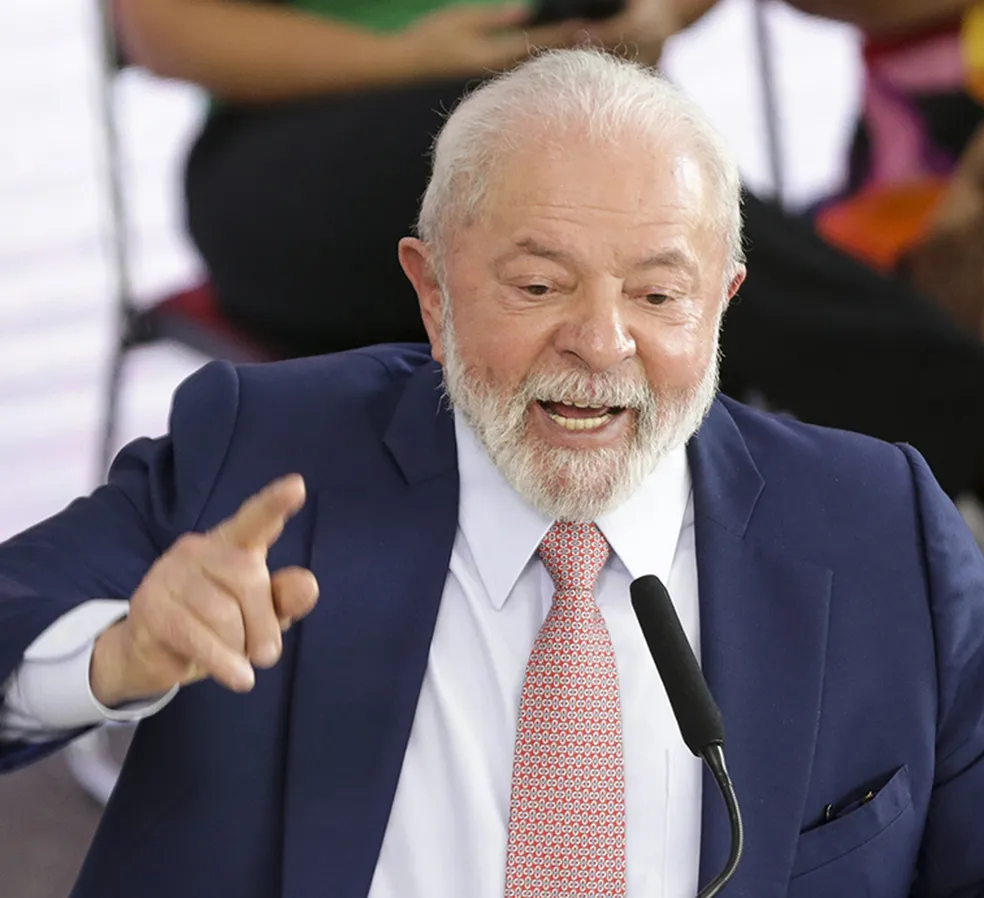 “É urgente regulamentarmos o uso das plataformas”, diz Lula na Bélgica