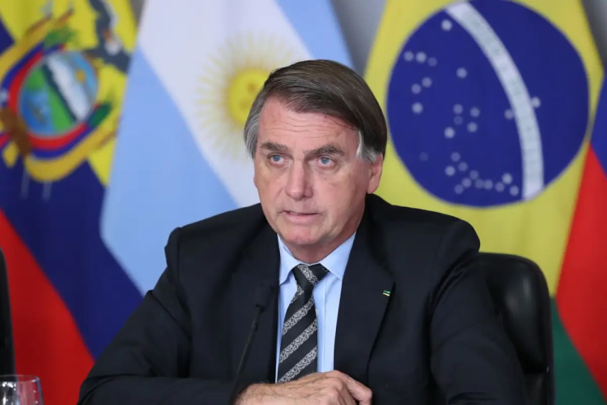 BOLSONARO FOI MULTADO EM MAIS DE R$ 800 MIL POR NÃO USAR MÁSCARA