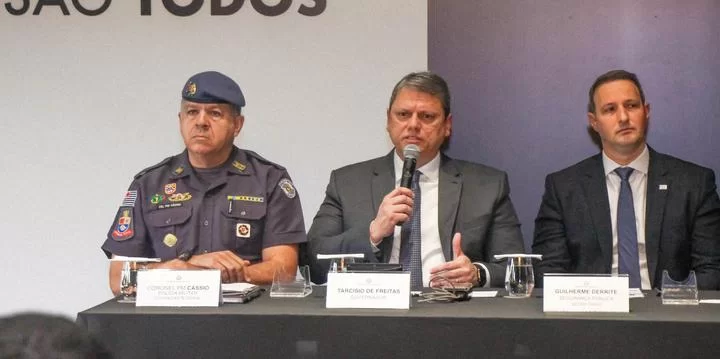 Tarcísio diz que não houve excesso dos policiais em ação com oito mortes em Guarujá (SP)