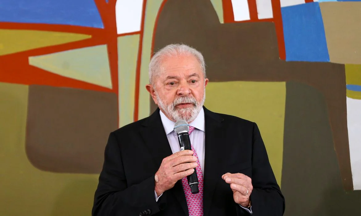 Lula libera R$ 5,3 bilhões em emendas Pix em meio à votação da reforma tributária