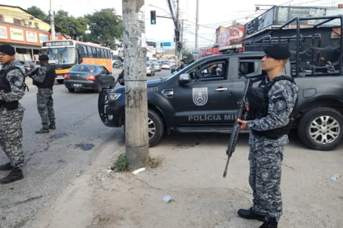 Confronto entre traficantes e policiais no Complexo da Penha, no Rio de Janeiro deixa 10 mortos e 5 feridos