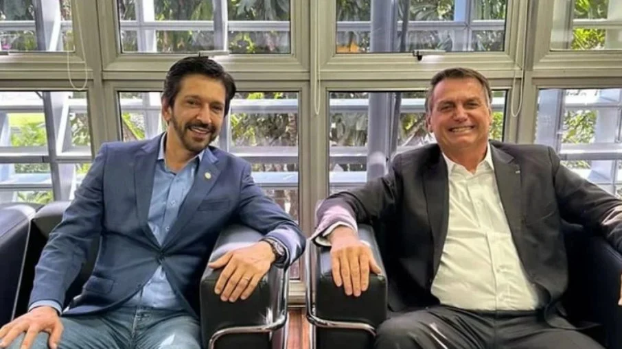  Bolsonaro discute eleições de 2024 com Tarcísio e Nunes