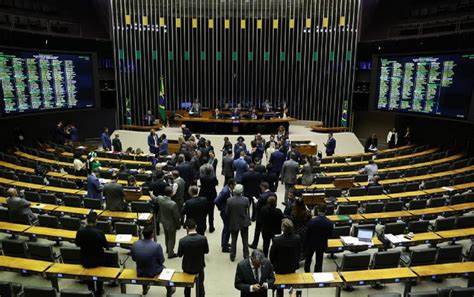 Por 379 votos a 64, Câmara aprova arcabouço fiscal