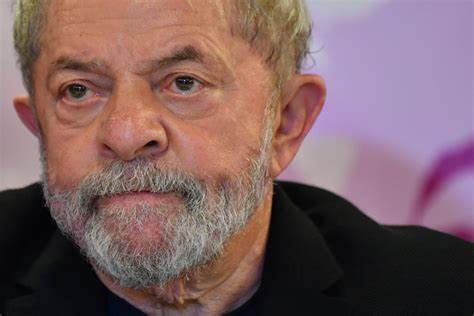 TCU indica que LULA só devolveu 9 de 568 presentes