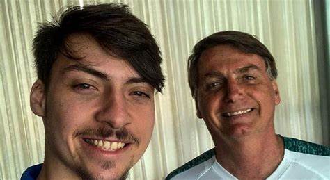 Polícia Civil faz buscas na casa Jean Renan, filho do ex presidente Bolsonaro