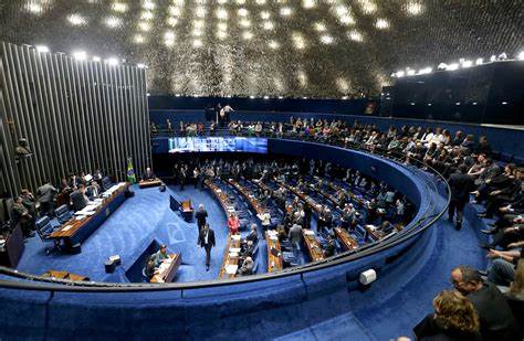 Senadores chegam a ter mais de 80 assessores