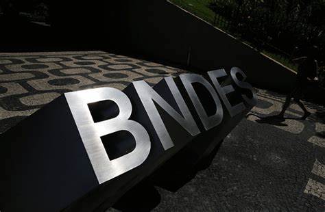 Diretores do BNDES criticam PEC sobre empréstimos ao exterior