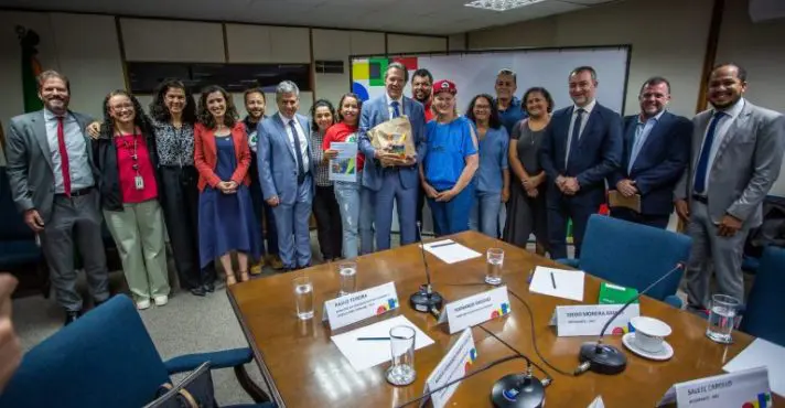 Haddad recebe líderes do MST para discutir reforma agrária