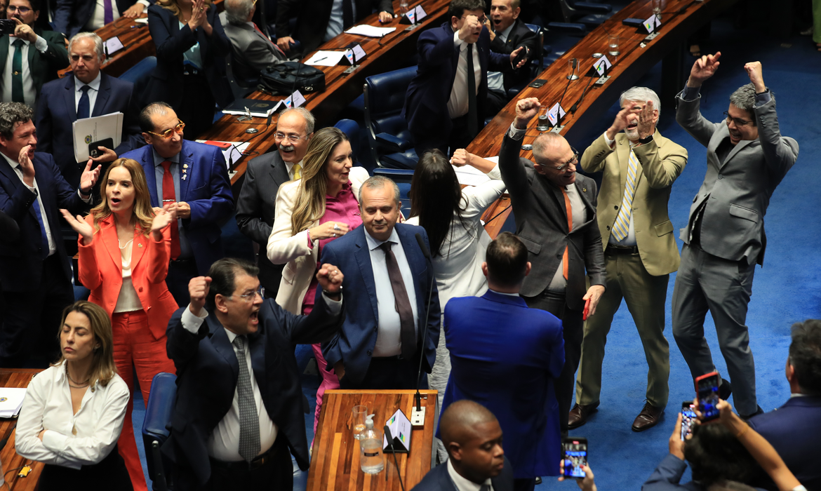 Senado aprova e envia reforma tributária de volta à Câmara