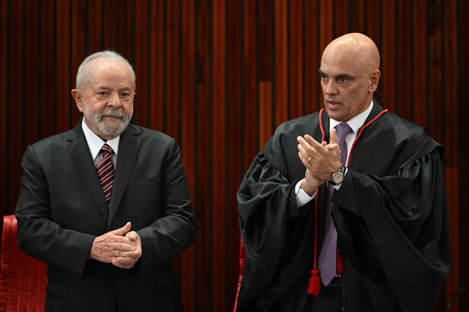 Fora da agenda, Gilmar Mendes, Moraes e Zanin jantam com Lula no Alvorada