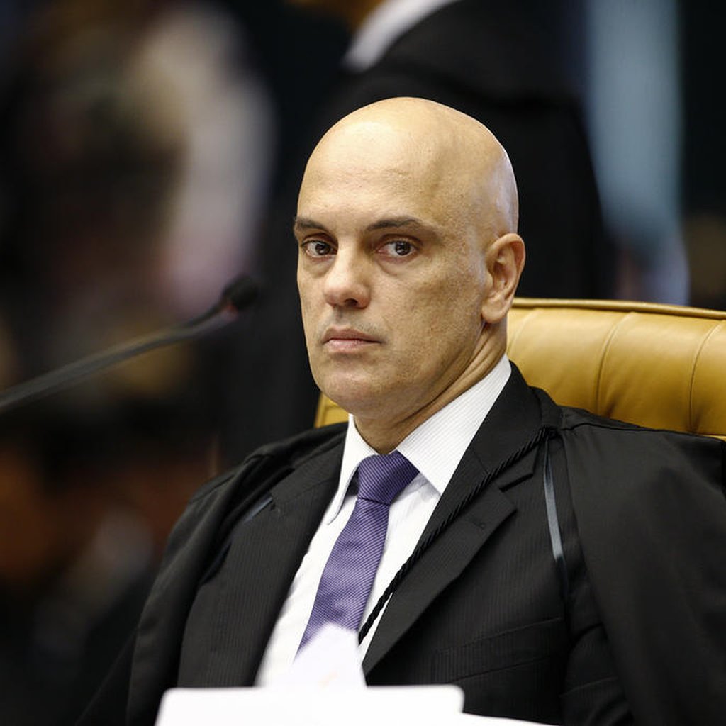 Sem ver, mãe de Moraes também compartilhou fake news contra o filho