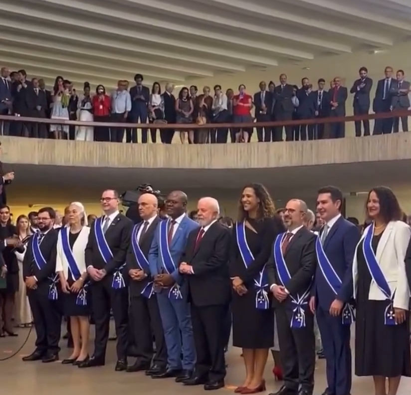 Lula condecora Janja, Zanin e aliados com o mais alto grau da Ordem de Rio Branco