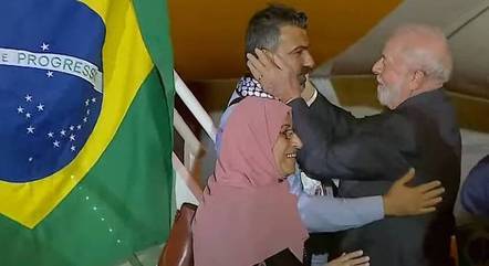 Lula transforma chegada de brasileiros em ato anti-Israel