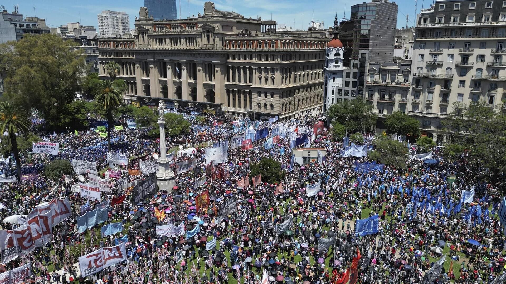 Central sindical da Argentina convoca greve geral contra ‘megadecreto’ de Milei