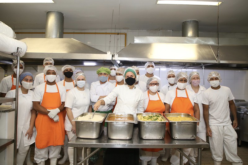 Pela primeira vez, Bom Prato serve almoço especial nas festas de fim de ano em SP