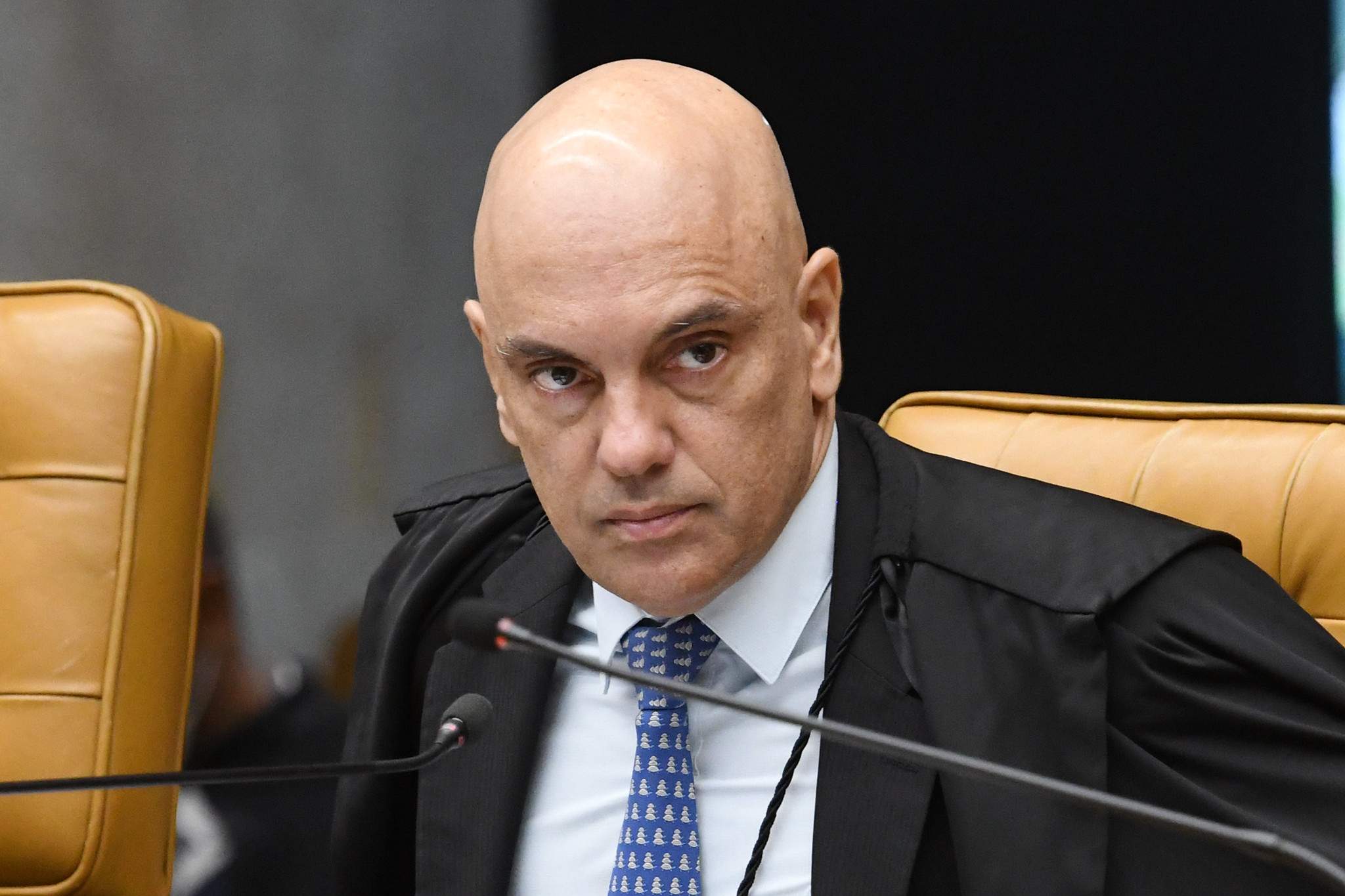 Moraes cassa decisão do STJ e restabelece quatro anos de prisão para ladrão de celular