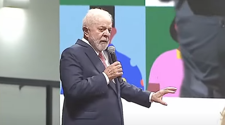 ‘Pela primeira vez conseguimos colocar um comunista no STF’, diz Lula sobre indicação de Dino