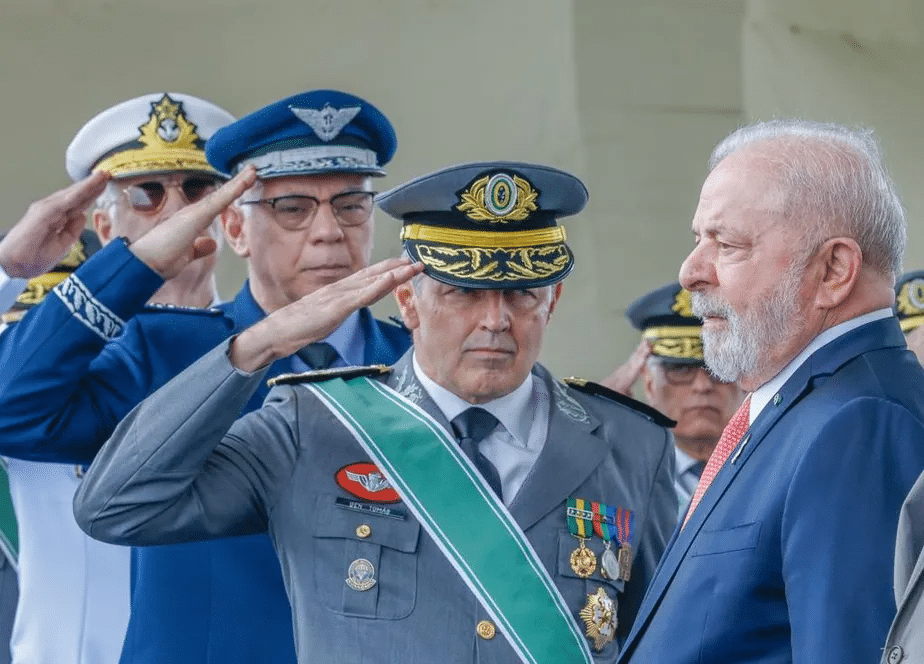 Silêncio de Lula sobre Venezuela cria mal-estar nas Forças Armadas