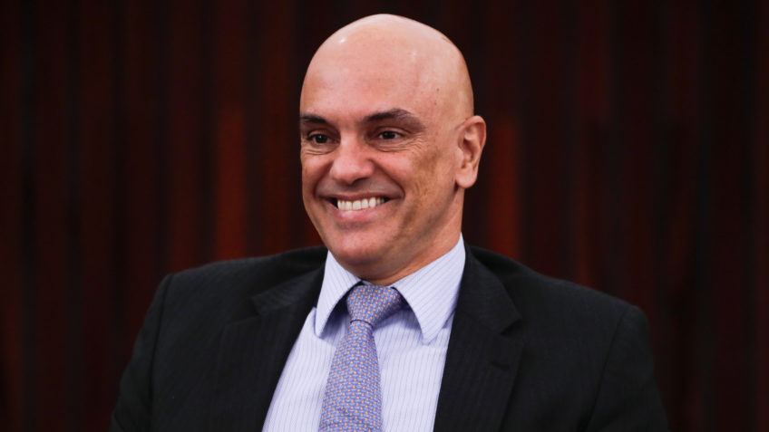 Moraes defende cassação de políticos que usarem IA para desinformação