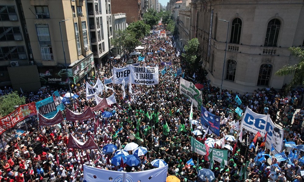 Greve geral contra medidas de Javier Milei leva 130 mil pessoas às ruas de Buenos Aires