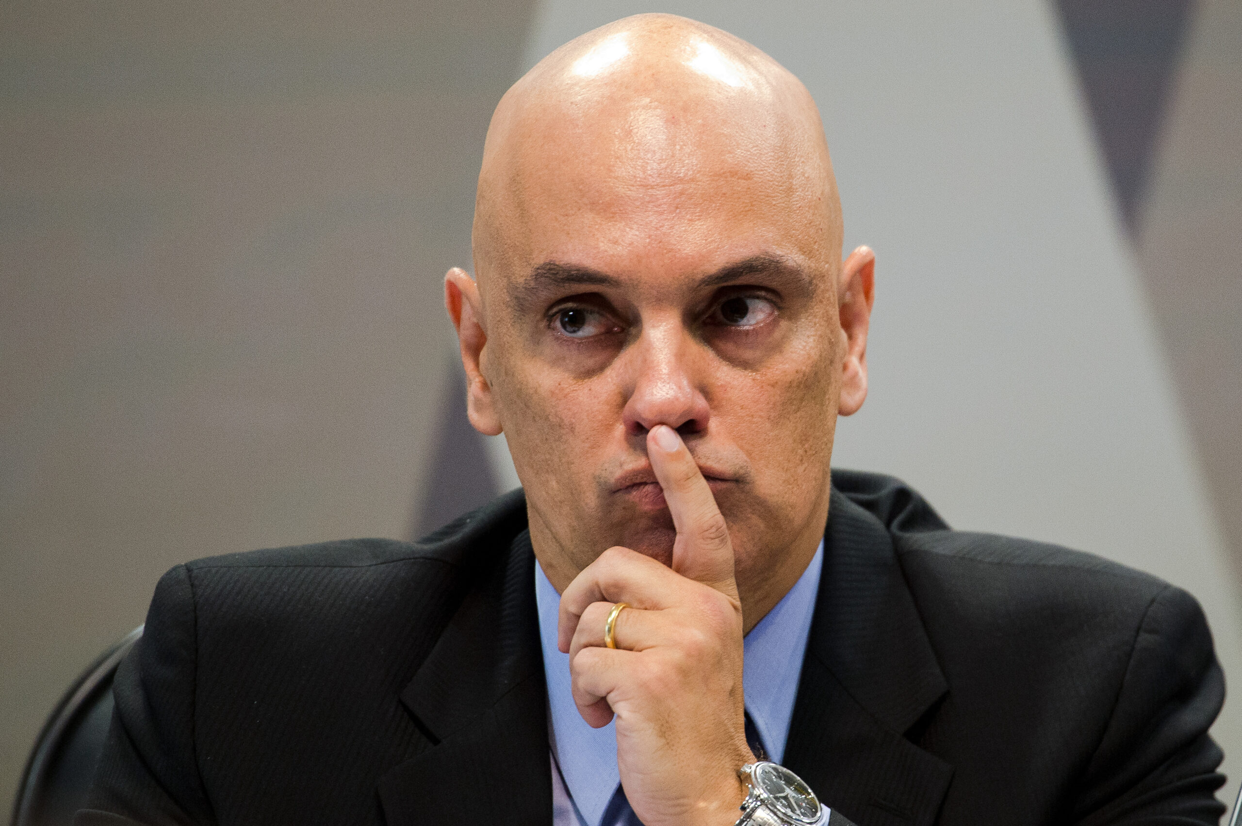 Moraes usa casos de deputados com pedidos de arquivamento para manter réus do 8 de janeiro no STF