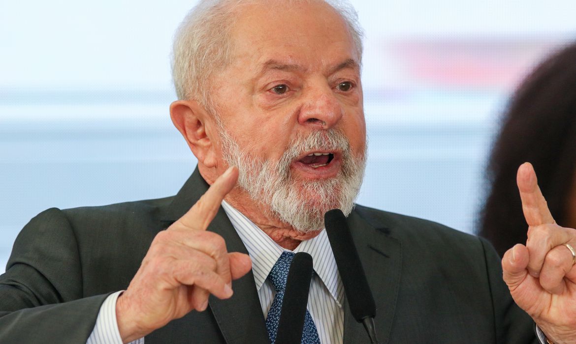 Lula, sem provas, acusa “pacto” entre Bolsonaro, Ibaneis e polícias