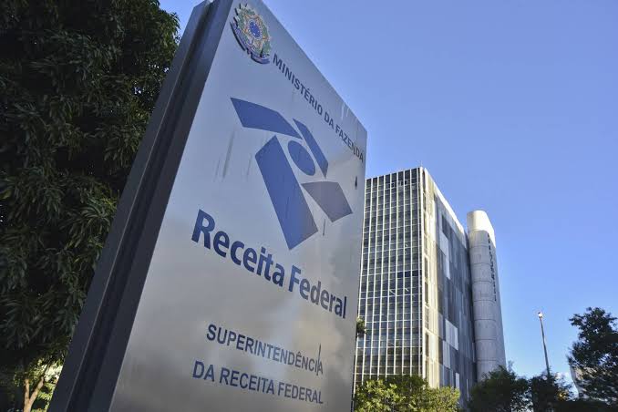 Governo Lula suspende isenção fiscal sobre renda de pastores