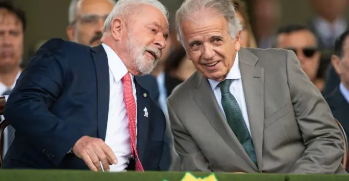 Ministro de Lula diz que Forças Armadas não queriam golpe