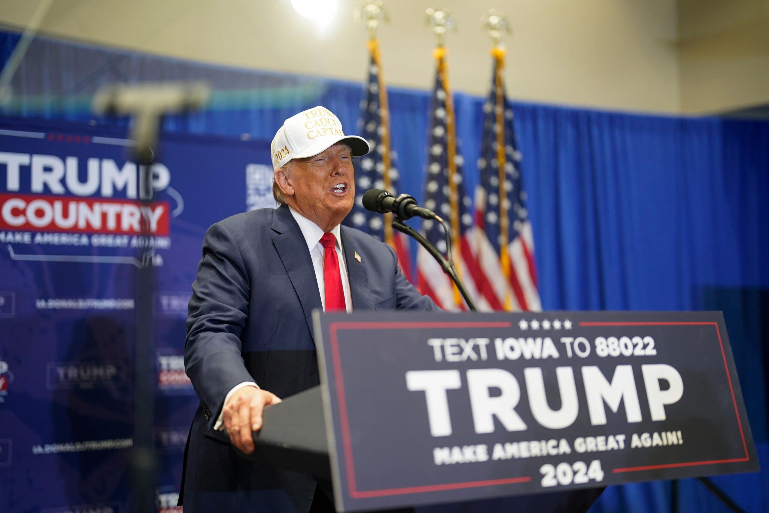 Trump confirma favoritismo e vence “caucus” de Iowa por larga margem