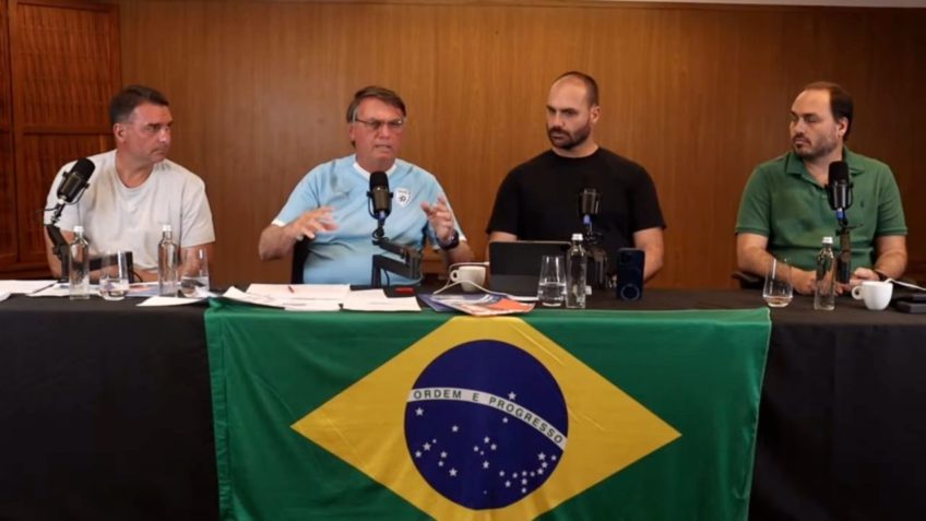 Bolsonaro diz que campanha do TSE para jovens favoreceu PT