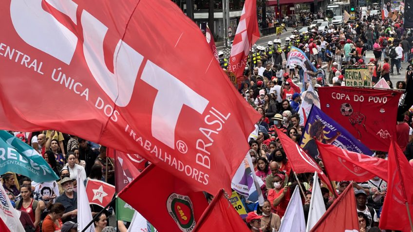 CUT ORGANIZA PROTESTO CONTRA MILEI EM FRENTE À EMBAIXADA DA ARGENTINA