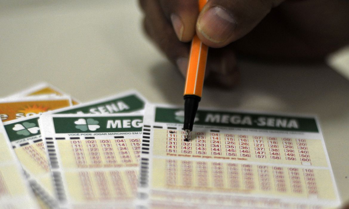 Funcionários do PT na Câmara ganham na quadra na Mega da Virada com bolão