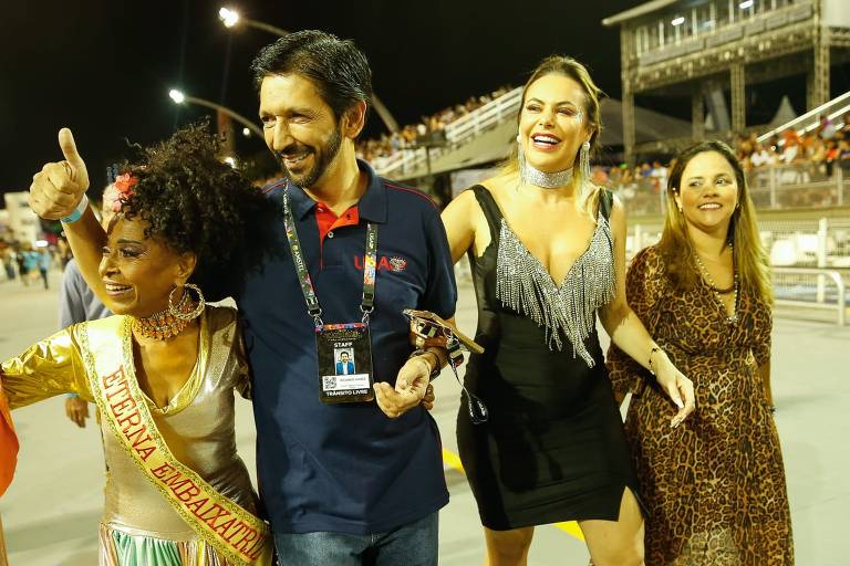 Carnaval de SP: Nunes é recebido sob vaias no sambódromo do Anhembi