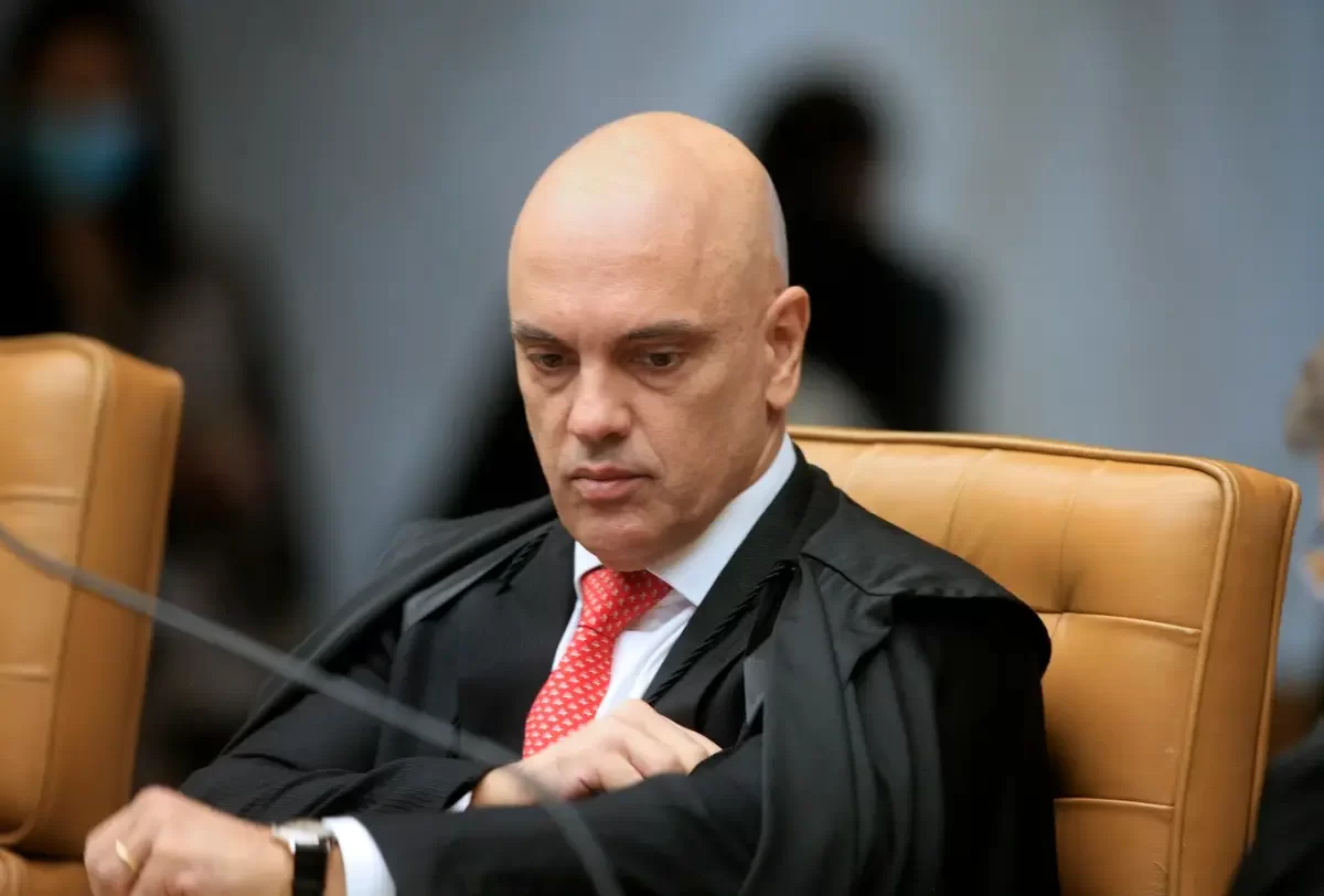 Moraes levanta sigilo de vídeo de reunião entre Bolsonaro e ministros de 2022