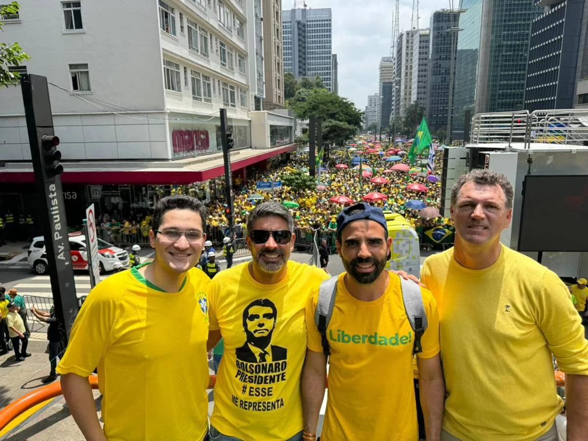 Deputados do DF acompanham ato pró-Bolsonaro na Avenida Paulista