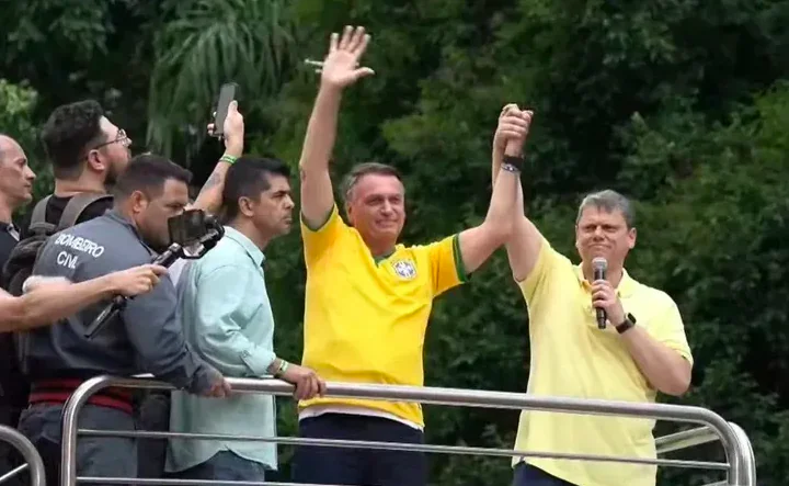 Parlamentares da PSOL contestam estadia de Bolsonaro no Palácio, em SP