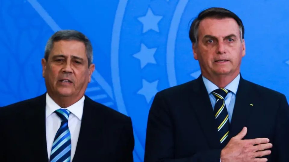 Bolsonaro e militares são alvo de investigação da Polícia Federal