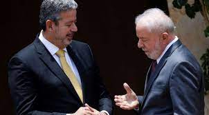 Lula e Arthur Lira se reúnem no Alvorada em busca de pacificação