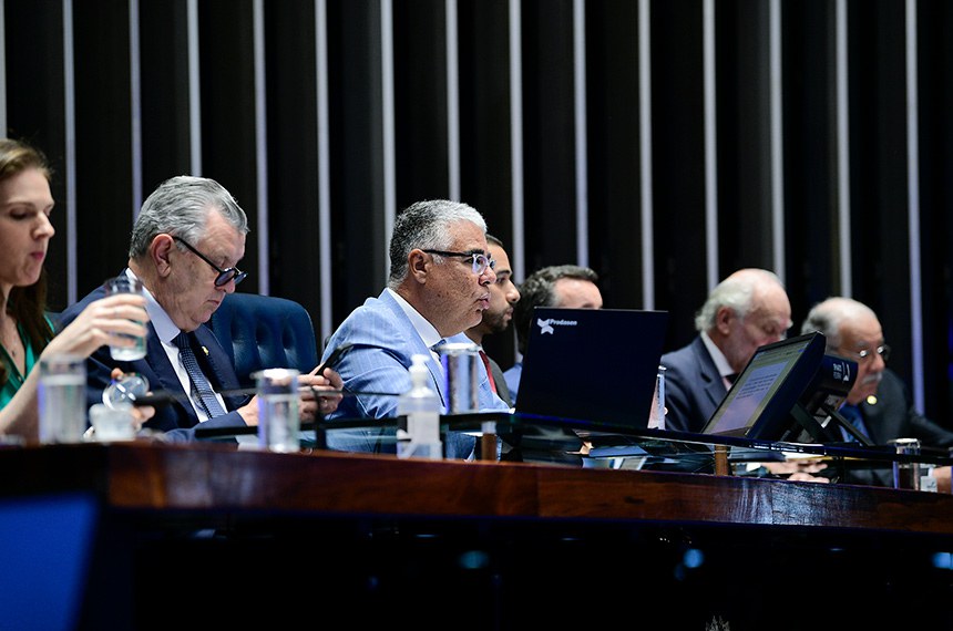 Senadores criticam vacina contra a covid-19 para crianças até 4 anos