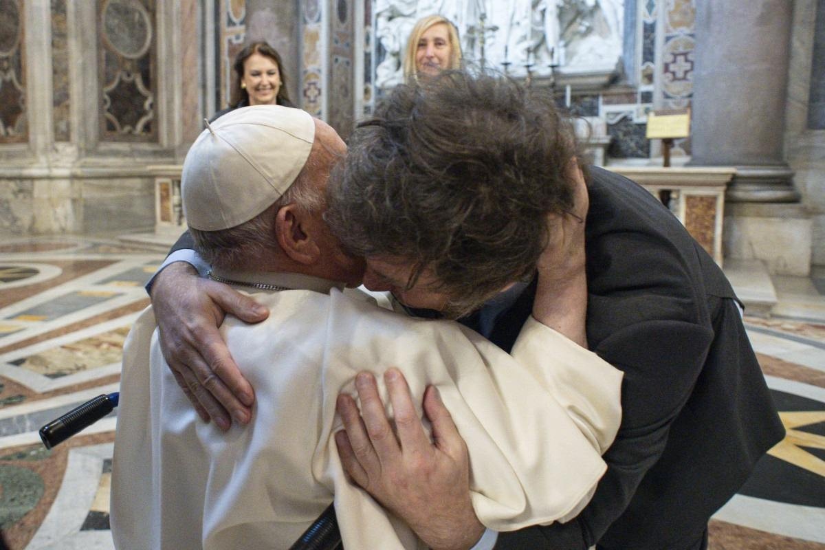 Papa recebe Milei no Vaticano e canoniza primeira santa argentina