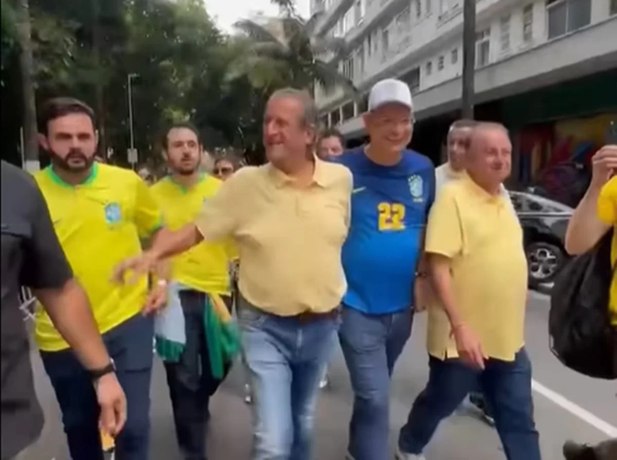 Valdemar aparece na Paulista, mas não pode manter contato com Bolsonaro