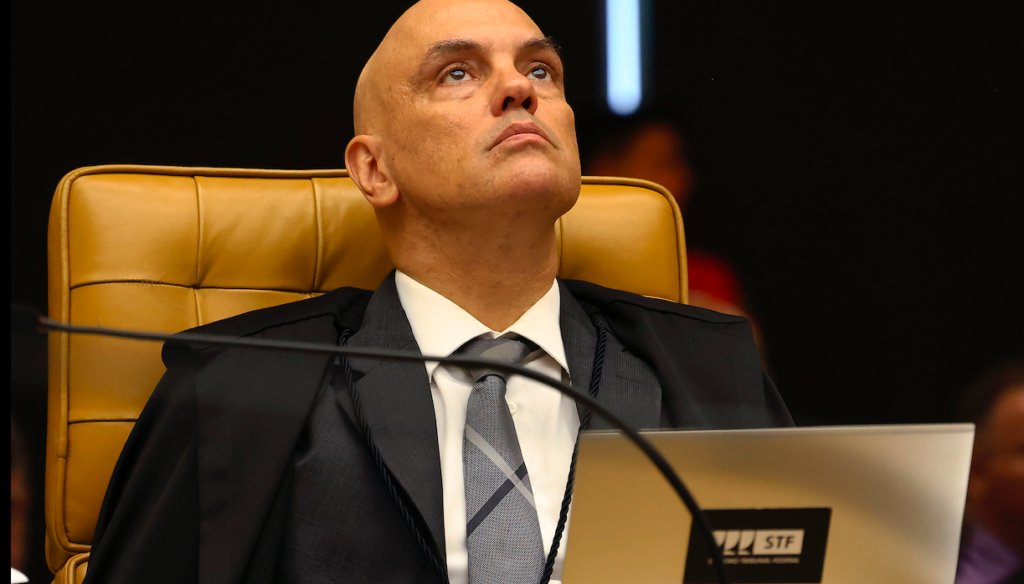 Moraes nega pedido de devolução de passaporte para Bolsonaro