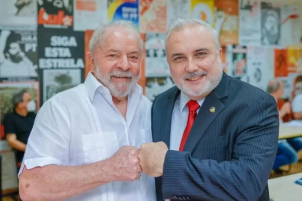 Prates diz que Lula não deu ordem sobre dividendos da Petrobras e vê ‘muita espuma’ na discussão