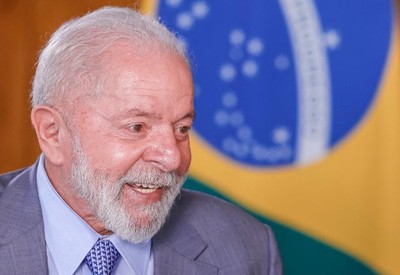 Não tem razão para o povo me dar 100% de popularidade porque estamos longe do que prometemos, diz Lula