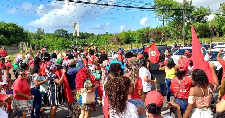 Bolsonaro vai a Salvador e MST bloqueia via no aeroporto