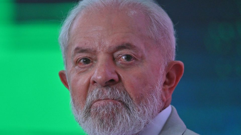 Com popularidade em queda, Lula reúne ministros, chama marqueteiro e cobra resultados