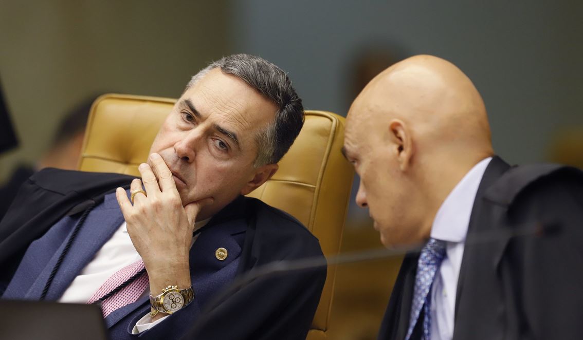 Moraes e Barroso batem boca em julgamento que manteve deputados eleitos em 2022